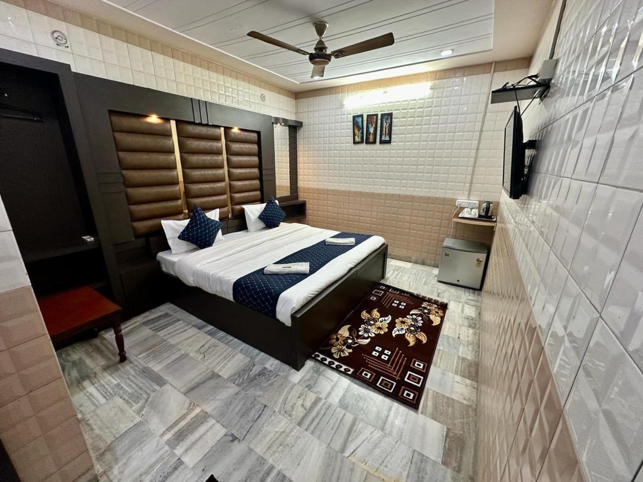 Hotel Sheela, 100M From Taj Mahal Agra  Εξωτερικό φωτογραφία