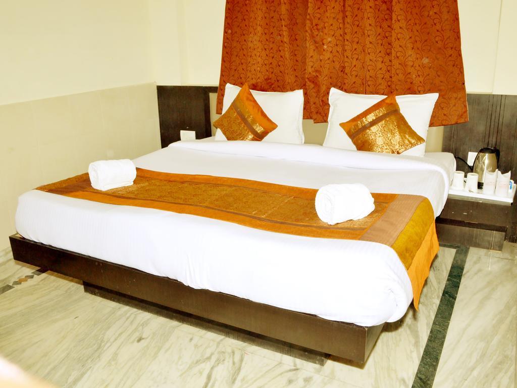 Hotel Sheela, 100M From Taj Mahal Agra  Εξωτερικό φωτογραφία