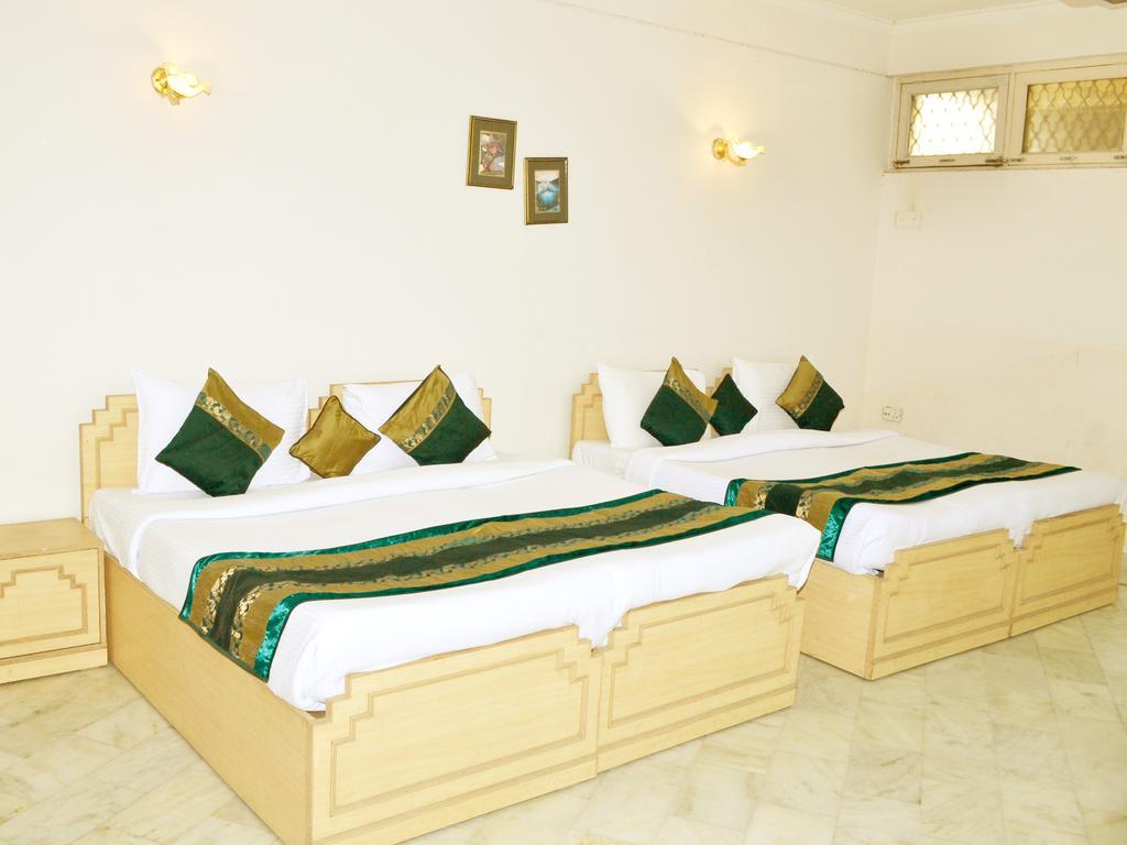 Hotel Sheela, 100M From Taj Mahal Agra  Εξωτερικό φωτογραφία