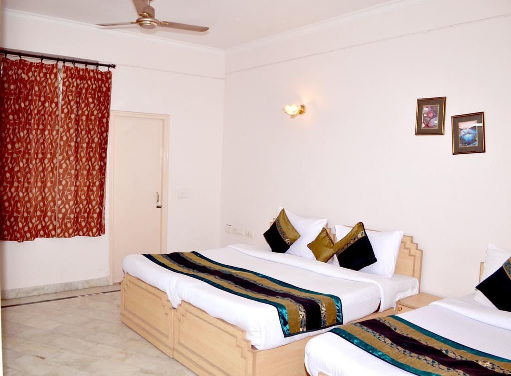 Hotel Sheela, 100M From Taj Mahal Agra  Εξωτερικό φωτογραφία