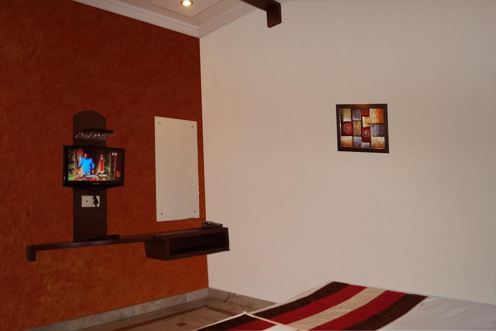 Hotel Sheela, 100M From Taj Mahal Agra  Εξωτερικό φωτογραφία
