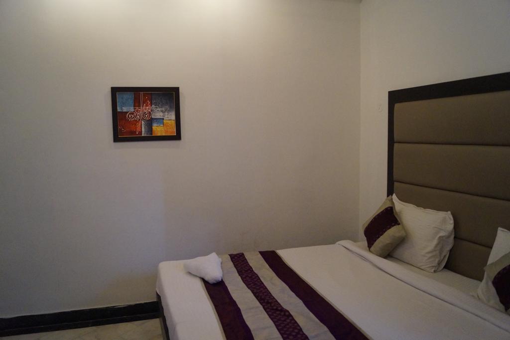 Hotel Sheela, 100M From Taj Mahal Agra  Εξωτερικό φωτογραφία