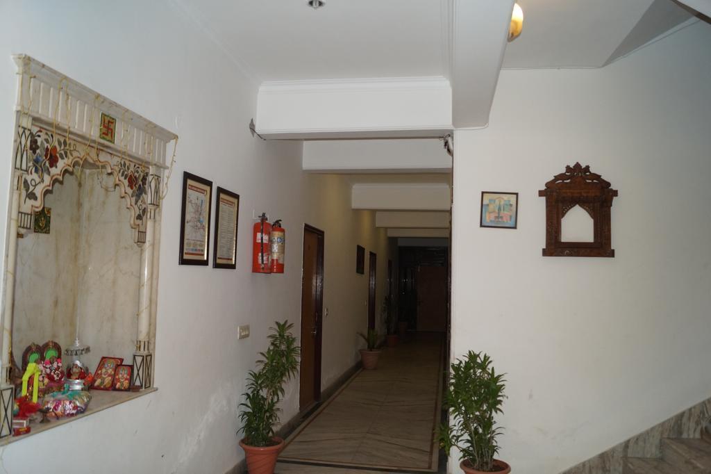 Hotel Sheela, 100M From Taj Mahal Agra  Εξωτερικό φωτογραφία