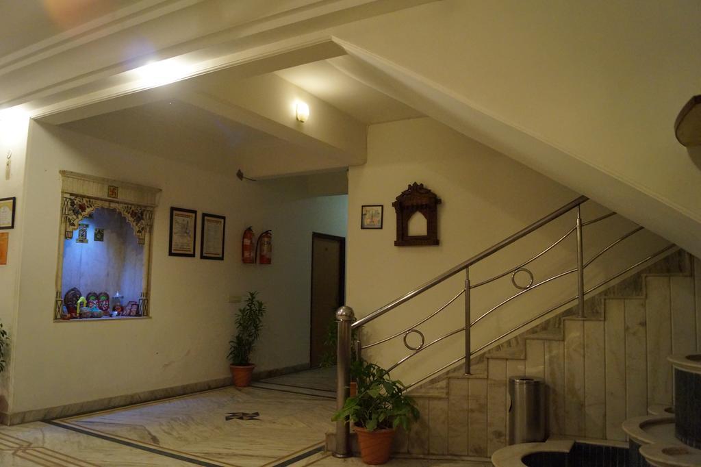 Hotel Sheela, 100M From Taj Mahal Agra  Εξωτερικό φωτογραφία