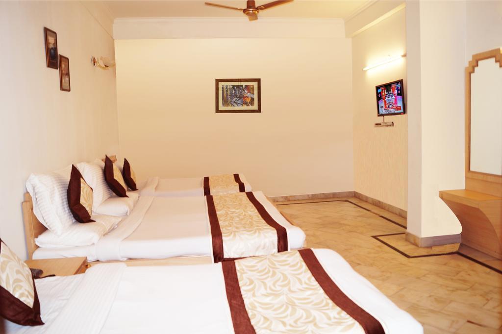 Hotel Sheela, 100M From Taj Mahal Agra  Εξωτερικό φωτογραφία