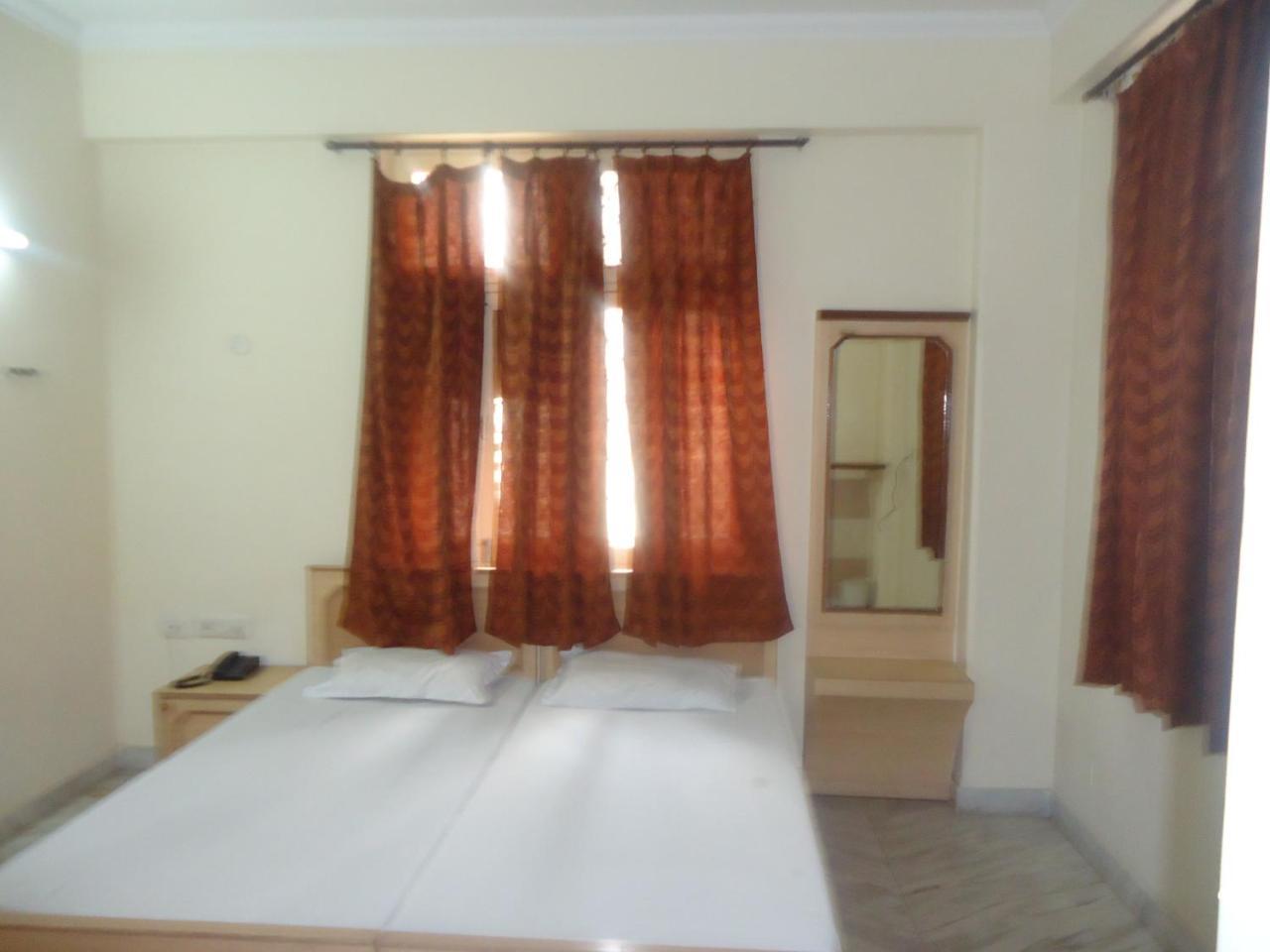 Hotel Sheela, 100M From Taj Mahal Agra  Δωμάτιο φωτογραφία