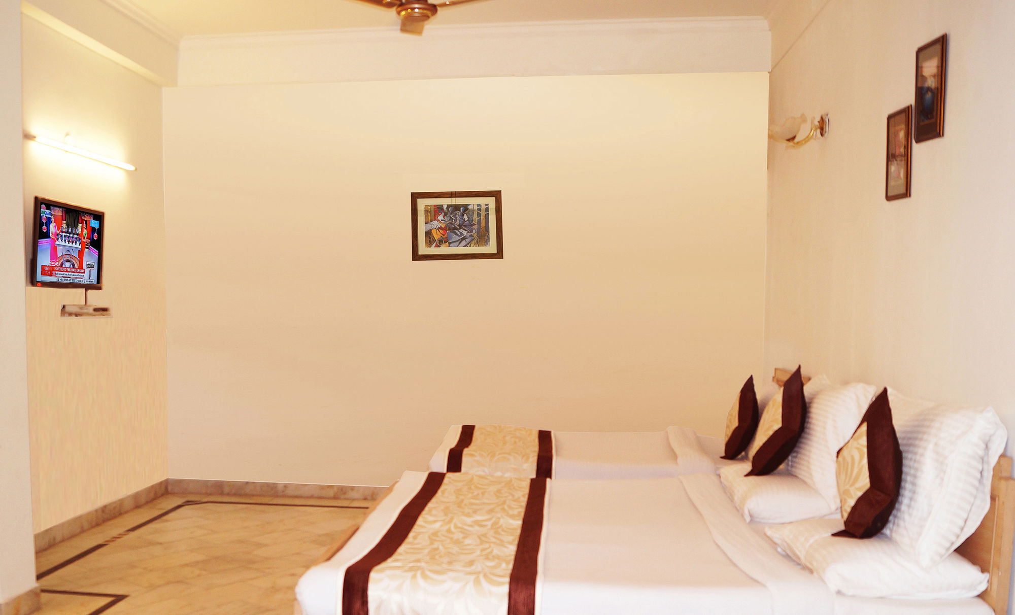 Hotel Sheela, 100M From Taj Mahal Agra  Εξωτερικό φωτογραφία