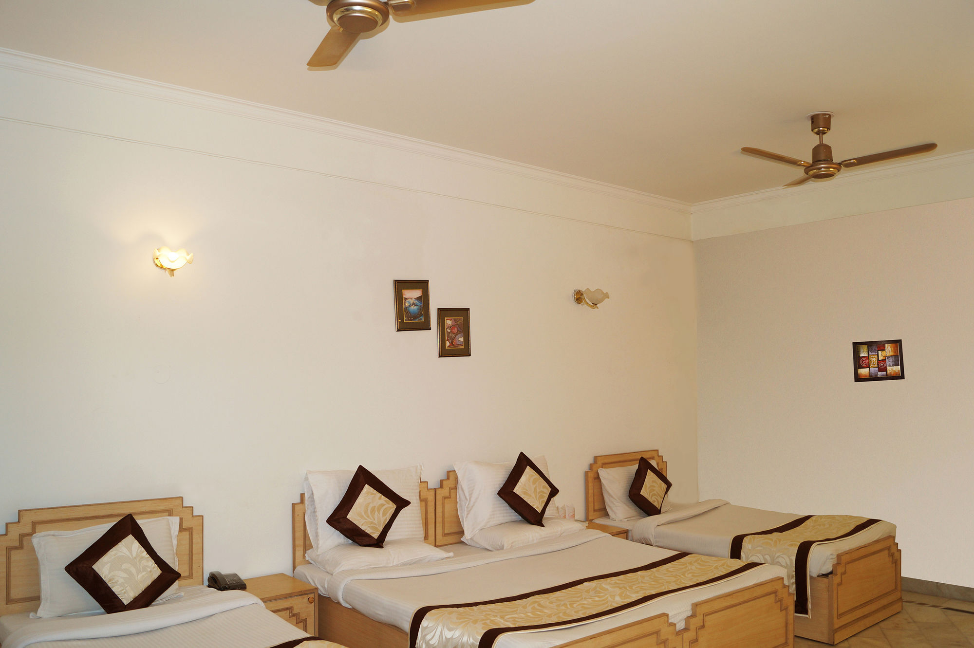 Hotel Sheela, 100M From Taj Mahal Agra  Εξωτερικό φωτογραφία